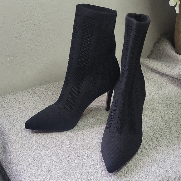 Catherine Malandrino Black Heeled Boots Sleek Design Size7.5 - Picture 1 of 9